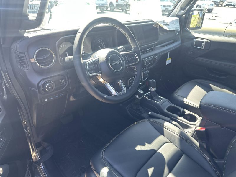 2025 Jeep Wrangler 4-door Sahara 4xeImage 12