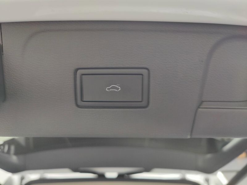 Used 2024 Volkswagen Atlas Peak Edition AWD SEL w/Sunroof/NavImage 18