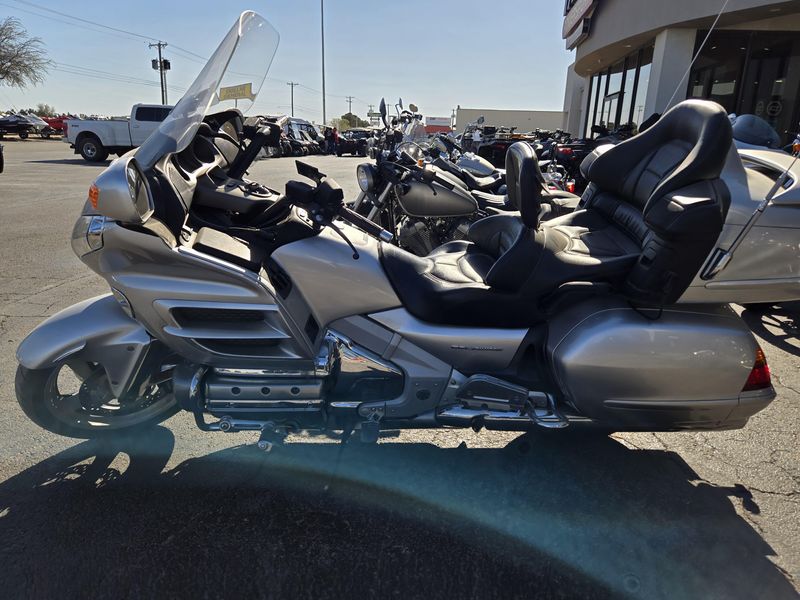 USED 2005 HONDA GOLD WING Image 4