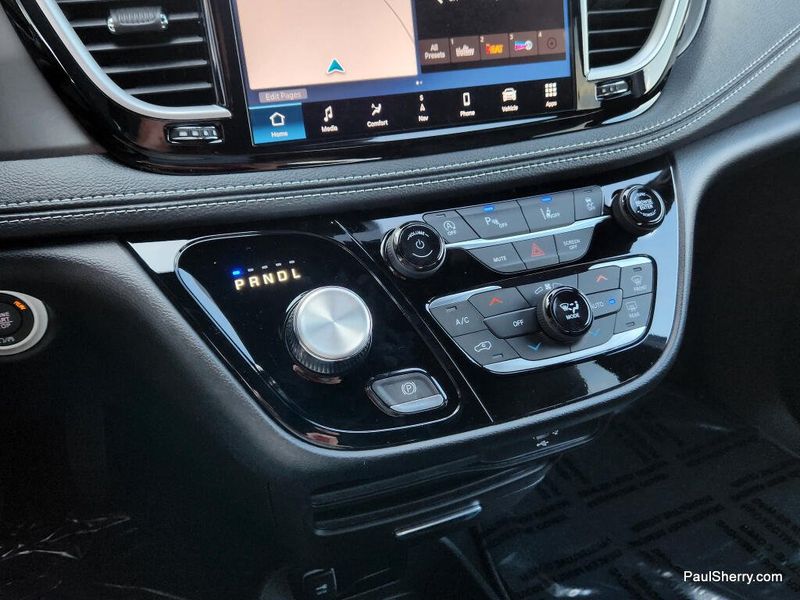 New 2027 Chrysler Pacifica Select