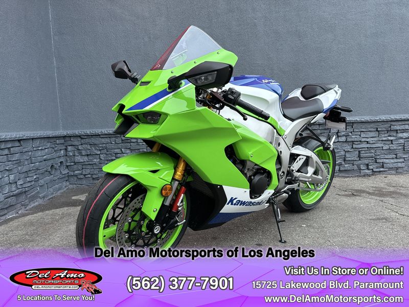 2024 Kawasaki ZX1002LRFBL-GN2  in a LIME GREEN/PEARL CRYSTAL WHITE/BLUE exterior color. Del Amo Motorsports of Los Angeles (562) 262-9181 delamomotorsports.com 