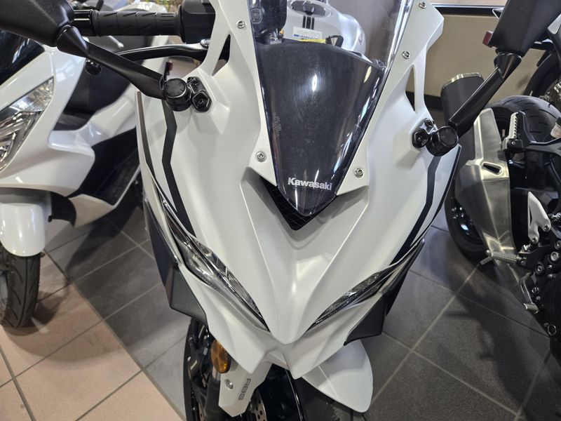 Used 2025 Kawasaki Ninja ZX4RR ABS Image 12