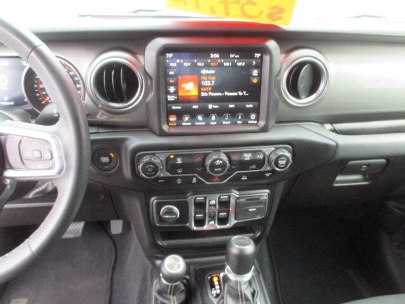 Used 2023 Jeep Gladiator OverlandImage 18