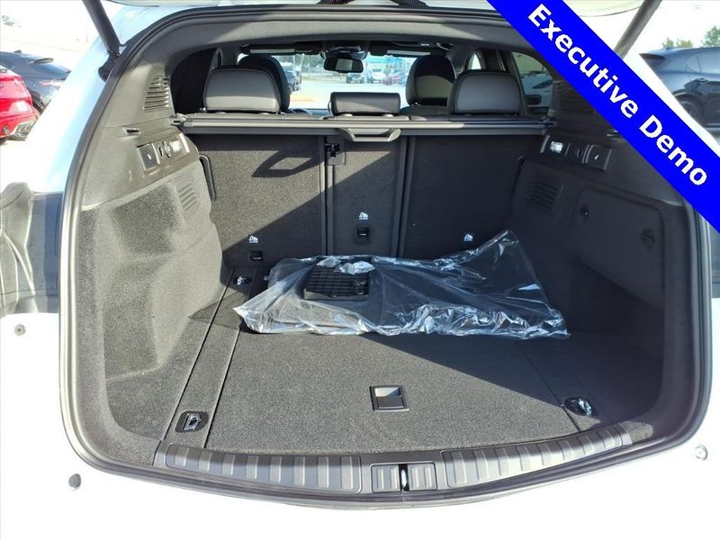 New 2025 Alfa Romeo Stelvio AWDImage 9