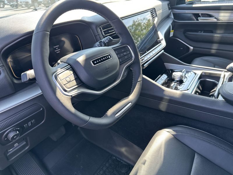2025 Jeep Wagoneer Overland 4x4Image 28