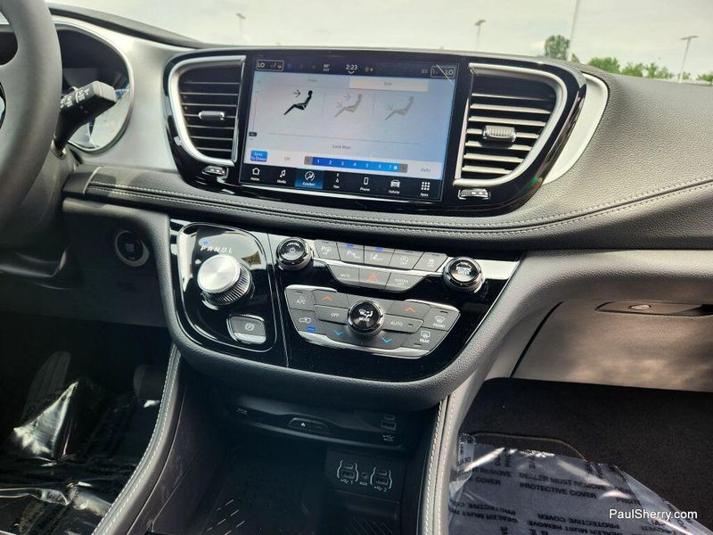 New 2025 Chrysler Pacifica LimitedImage 37