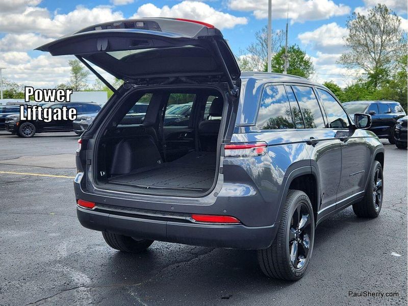 Used 2022 Jeep Grand Cherokee Altitude