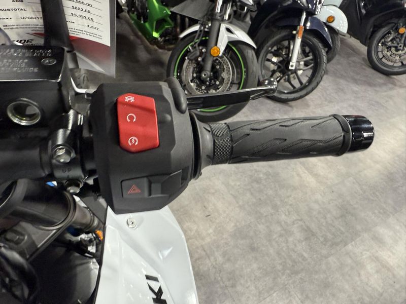 Used 2026 Suzuki GSX 8R Image 11