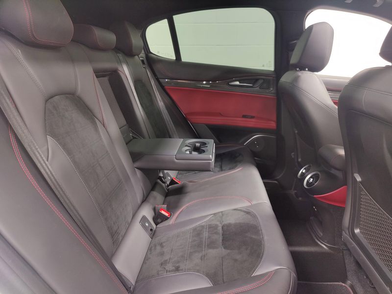 Used 2019 Alfa Romeo Stelvio Nero Quadrifoglio AWD w/SunroofImage 21