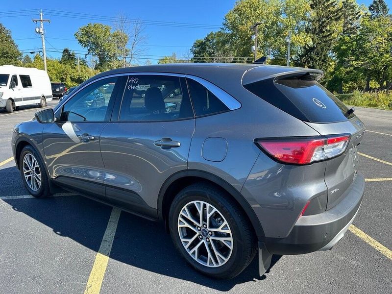 2022 Ford Escape SEL photo 5