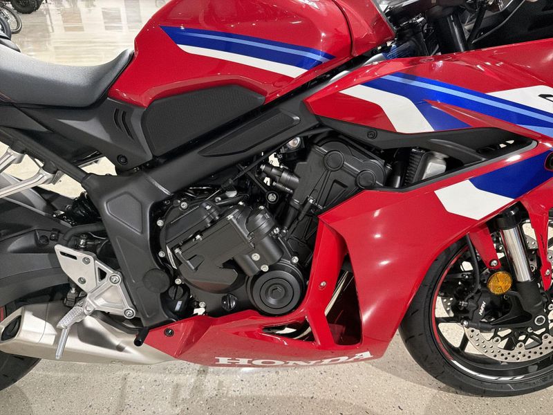 New 2026 Honda CBR650R E-CLUTCH Image 20