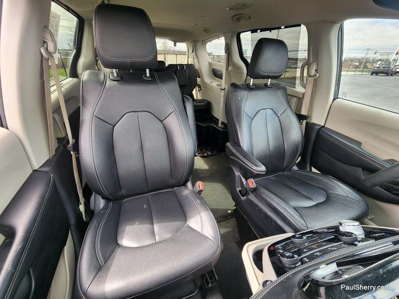 Used 2022 Chrysler Pacifica Touring L