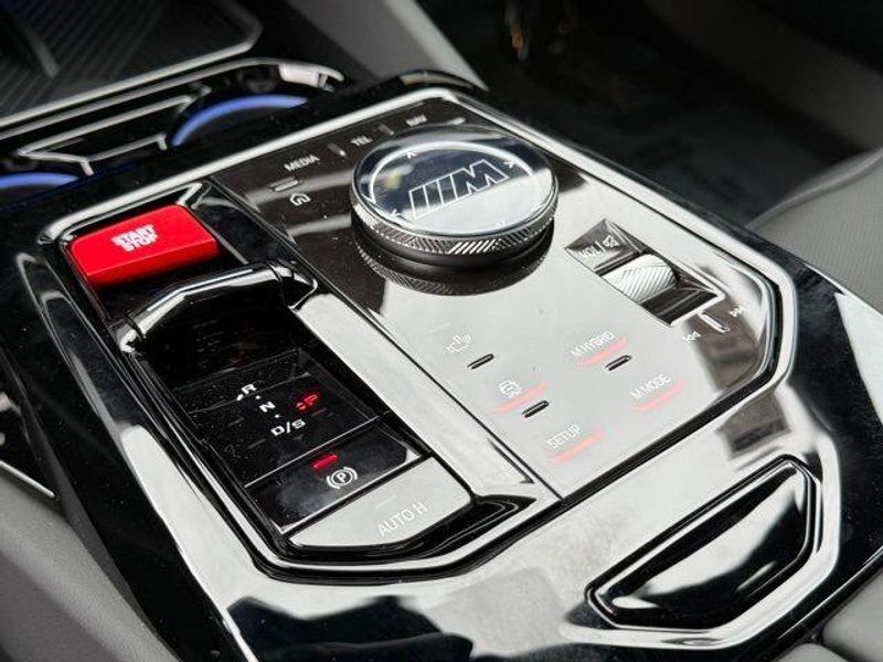 New 2026 BMW M5 BaseImage 24