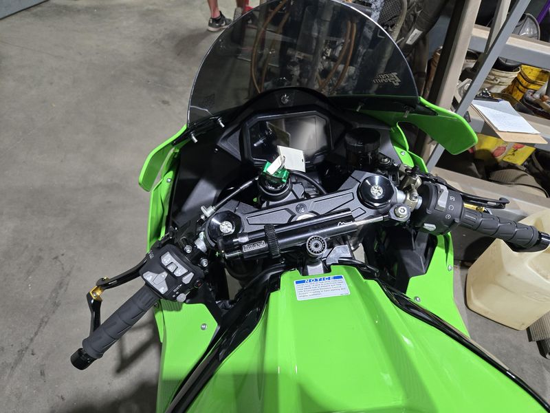 USED 2025 KAWASAKI NINJA ZX10R ABS KRT EDITION Image 12