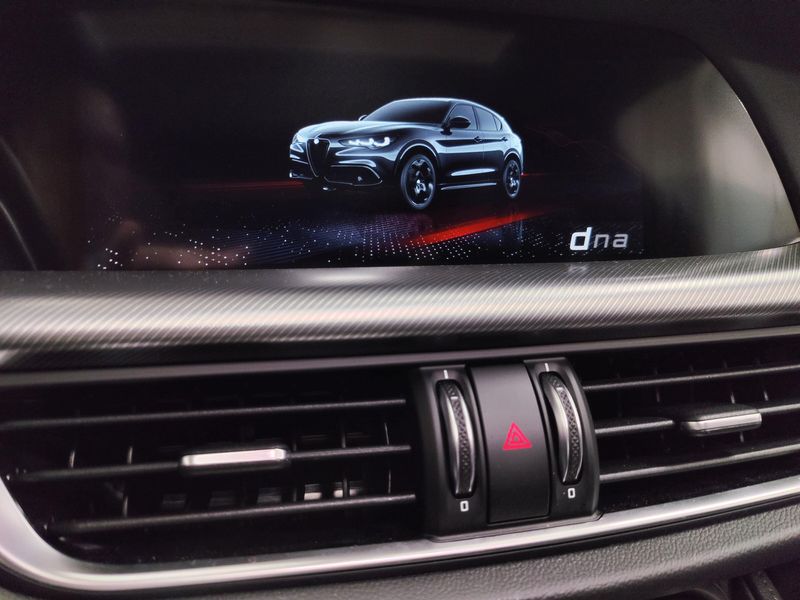 Used 2025 Alfa Romeo Stelvio Intensa AWD w/Sunroof/NavImage 28