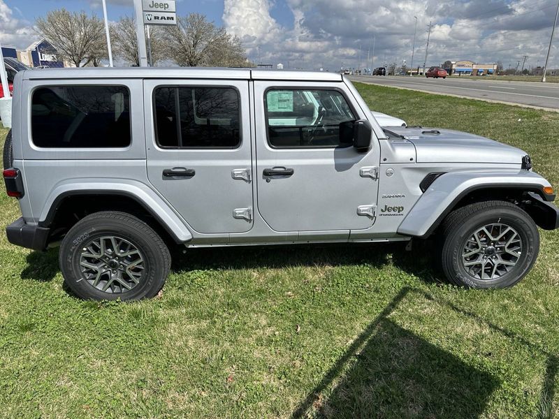 2024 Jeep Wrangler 4-door SaharaImage 7