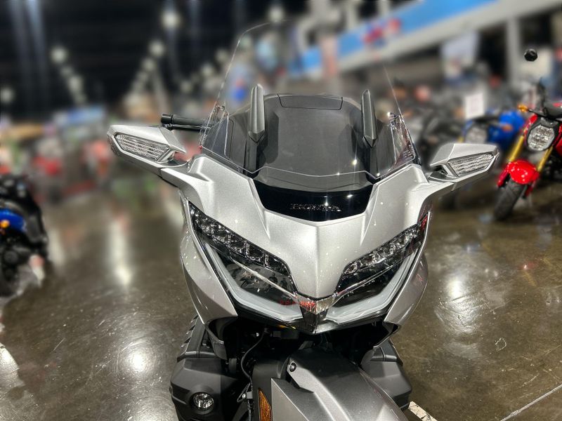 2025 Honda GOLDWING TOUR DCT Image 24