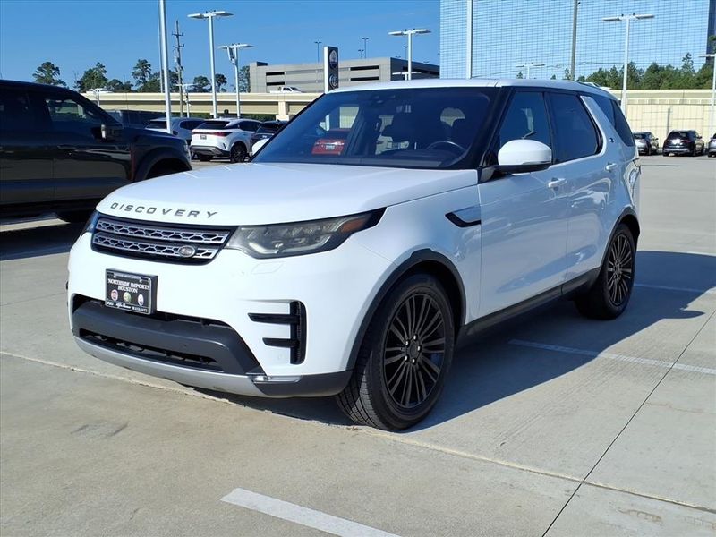 Used 2017 Land Rover Discovery HSEImage 2