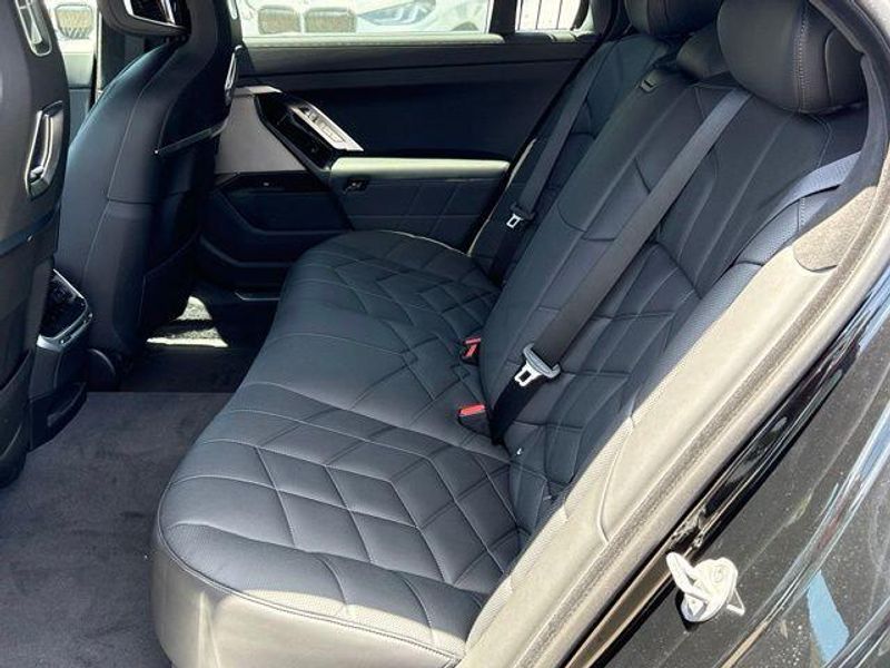 New 2026 BMW 7 Series 750e xDriveImage 25
