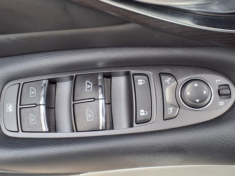 Used 2022 INFINITI Q50 SensoryImage 19