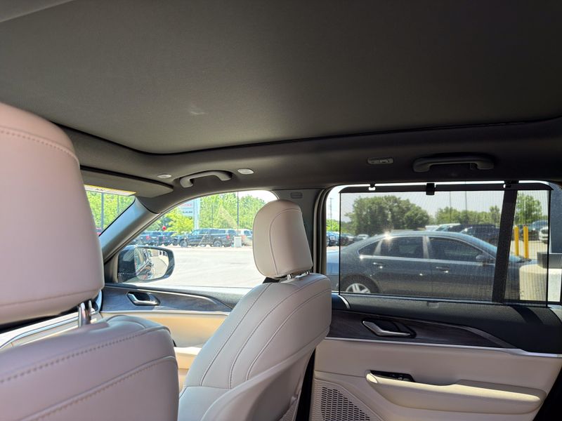 Used 2025 Jeep Grand Cherokee LimitedImage 34