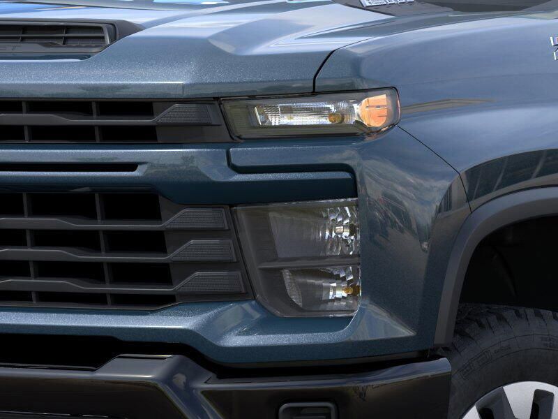 2025 Chevrolet Silverado 2500HD CustomImage 10