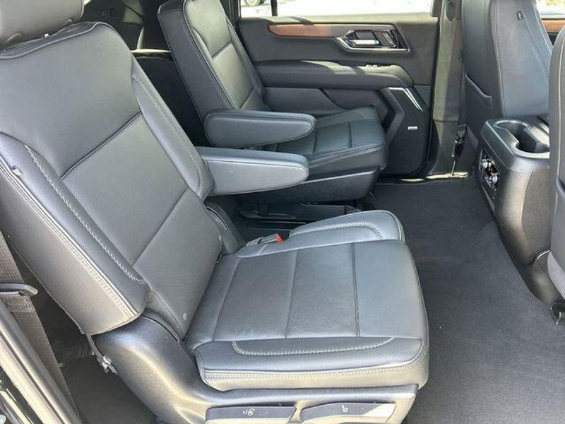 Used 2025 GMC Yukon XL DenaliImage 14