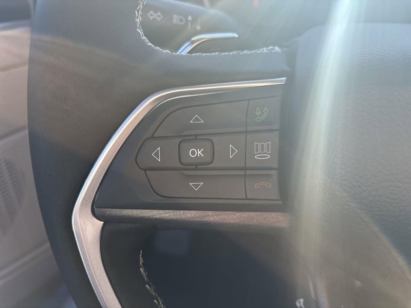 New 2025 Jeep Grand Cherokee L Limited 4x4Image 32