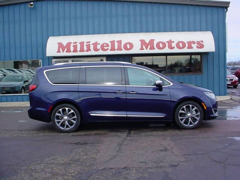 2017 Chrysler Pacifica Limited 4dr Mini VanImage 1