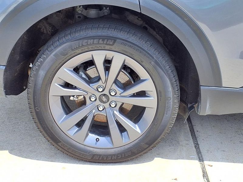 2023 Ford Explorer XLTImage 6