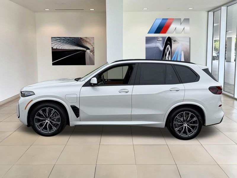 2026 BMW X5 xDrive50eImage 9
