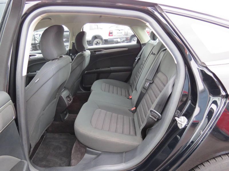 2017 Ford Fusion SE 4dr SedanImage 27