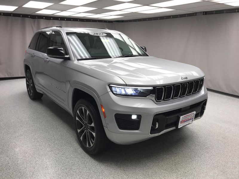 Used 2022 Jeep Grand Cherokee OverlandImage 4