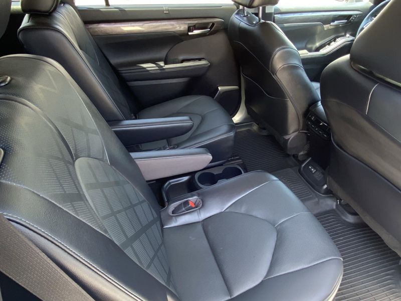 New 2023 Toyota Highlander PlatinumImage 12