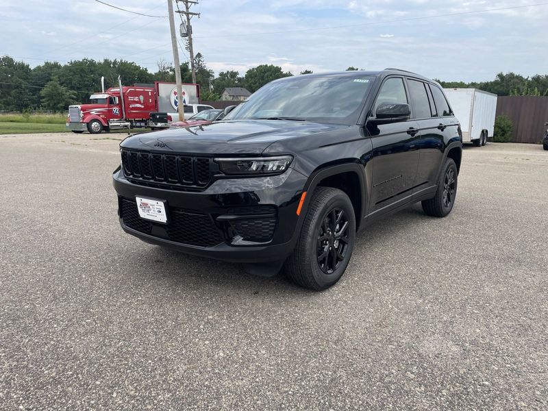 2024 Jeep Grand Cherokee Altitude 4x4Image 5