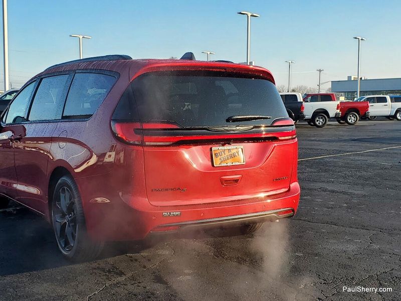New 2026 Chrysler Pacifica Limited