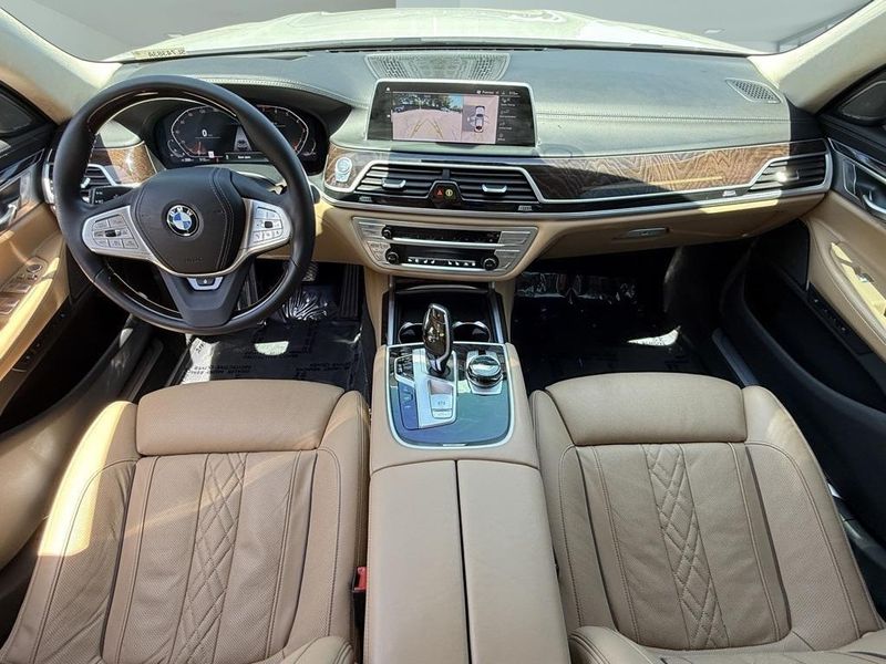 2022 BMW 7 Series 740iImage 28
