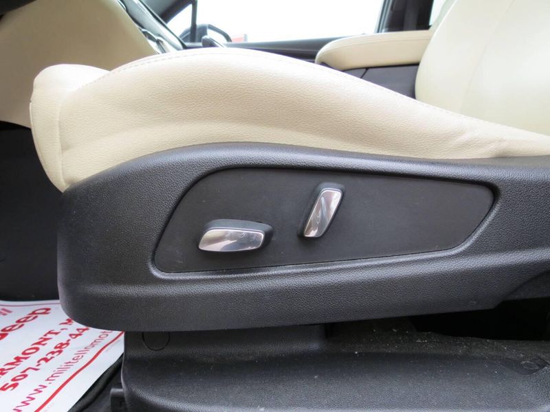 Used 2018 Cadillac XT5 Base 4dr SUVImage 11