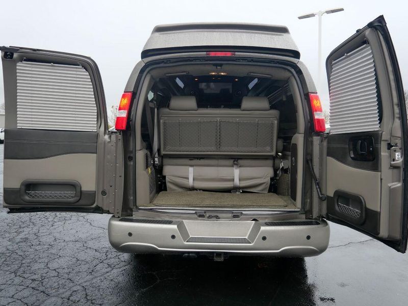 2020 GMC Savana Cargo Image 16