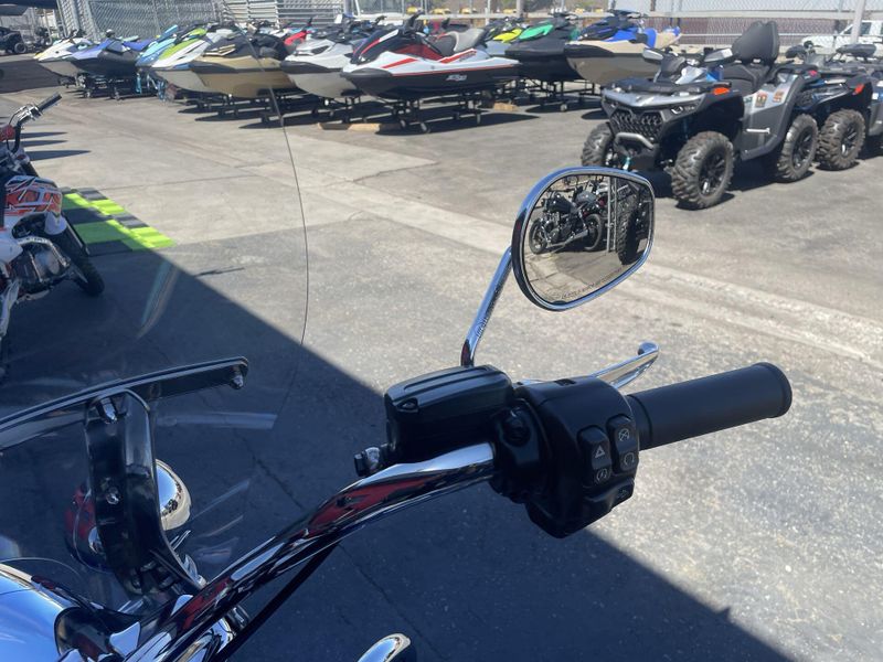 Used 2017 Harley-Davidson ROAD KING Image 14