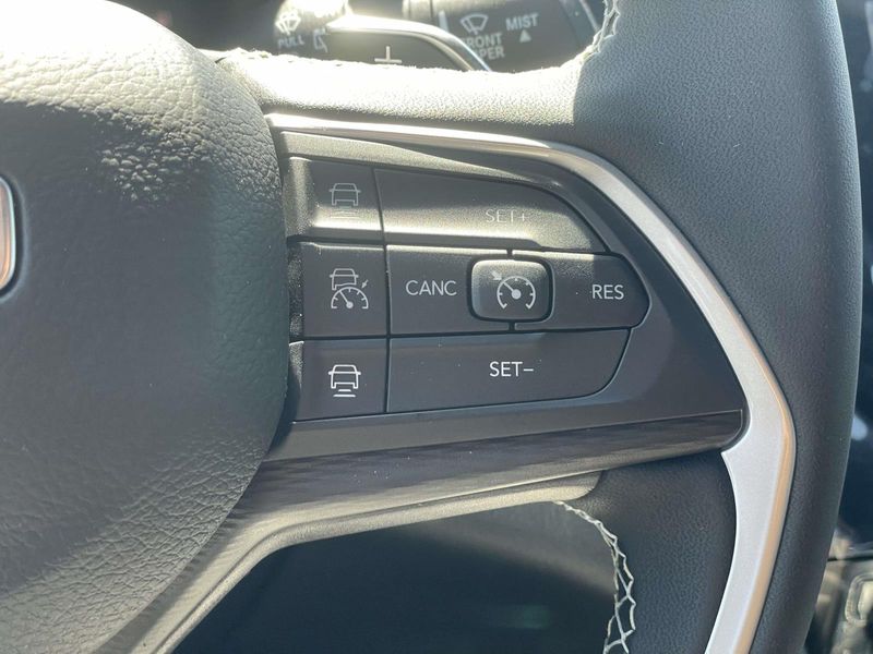 New 2026 Jeep Grand Cherokee L Laredo 4x2