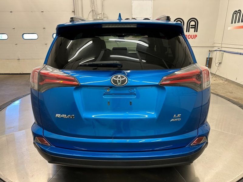 2018 Toyota RAV4 LEImage 13