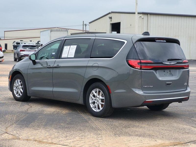 2023 Chrysler Pacifica Touring LImage 4