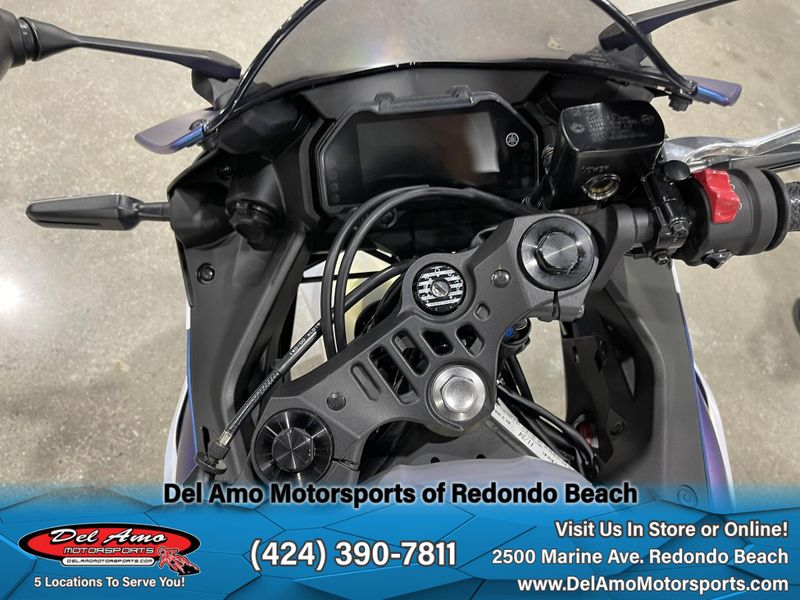 2025 Yamaha YZF-R3 ABS Image 23