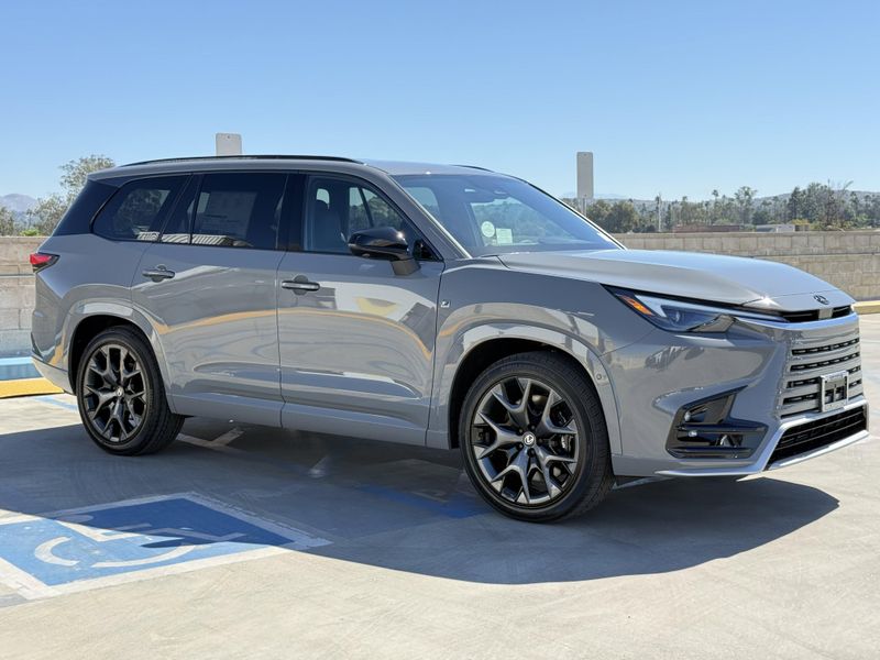 New 2026 Lexus TX 500h F SPORT Performance PremiumImage 2