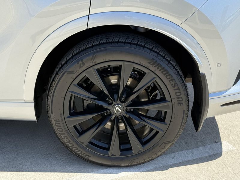 2023 Lexus RX 500h F SPORT PerformanceImage 16