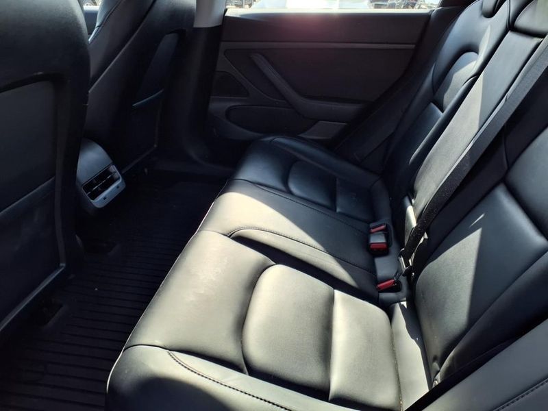 2020 Tesla Model 3 Standard Range PlusImage 21