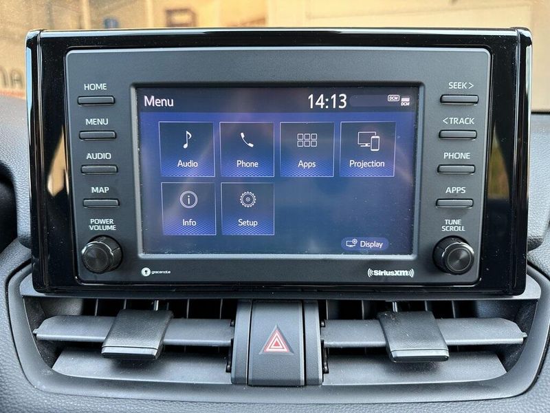 2021 Toyota RAV4 LEImage 4