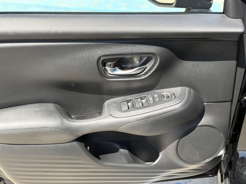 Used 2024 Honda HR-V LXImage 17