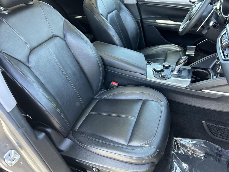 2019 Alfa Romeo Stelvio Image 13